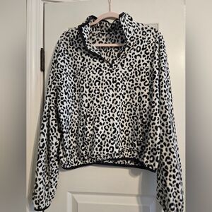 SO Black and White Animal Print Leopard Cheetah Pullover Top